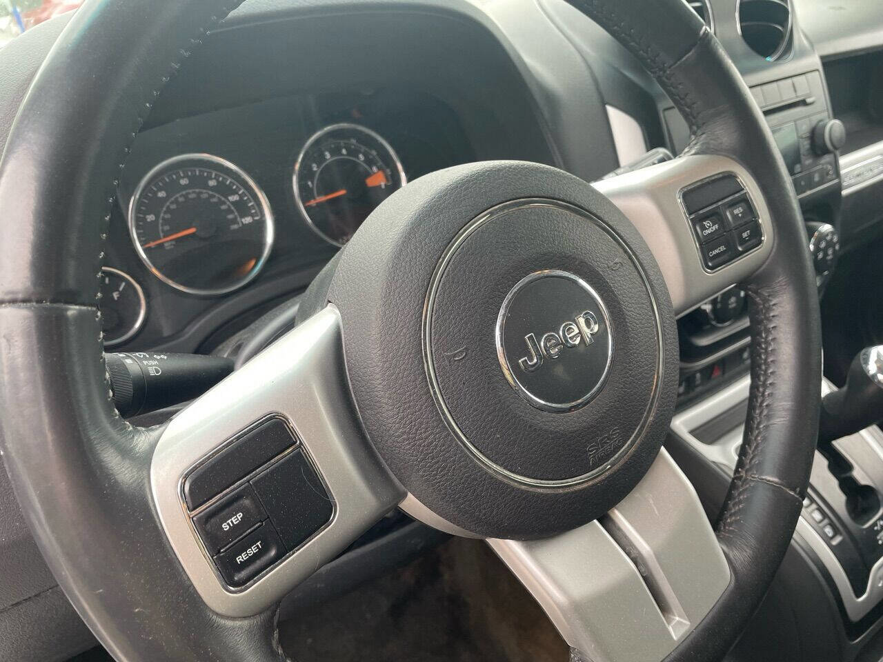 Used 2016 Jeep Compass Latitude FWD image 18