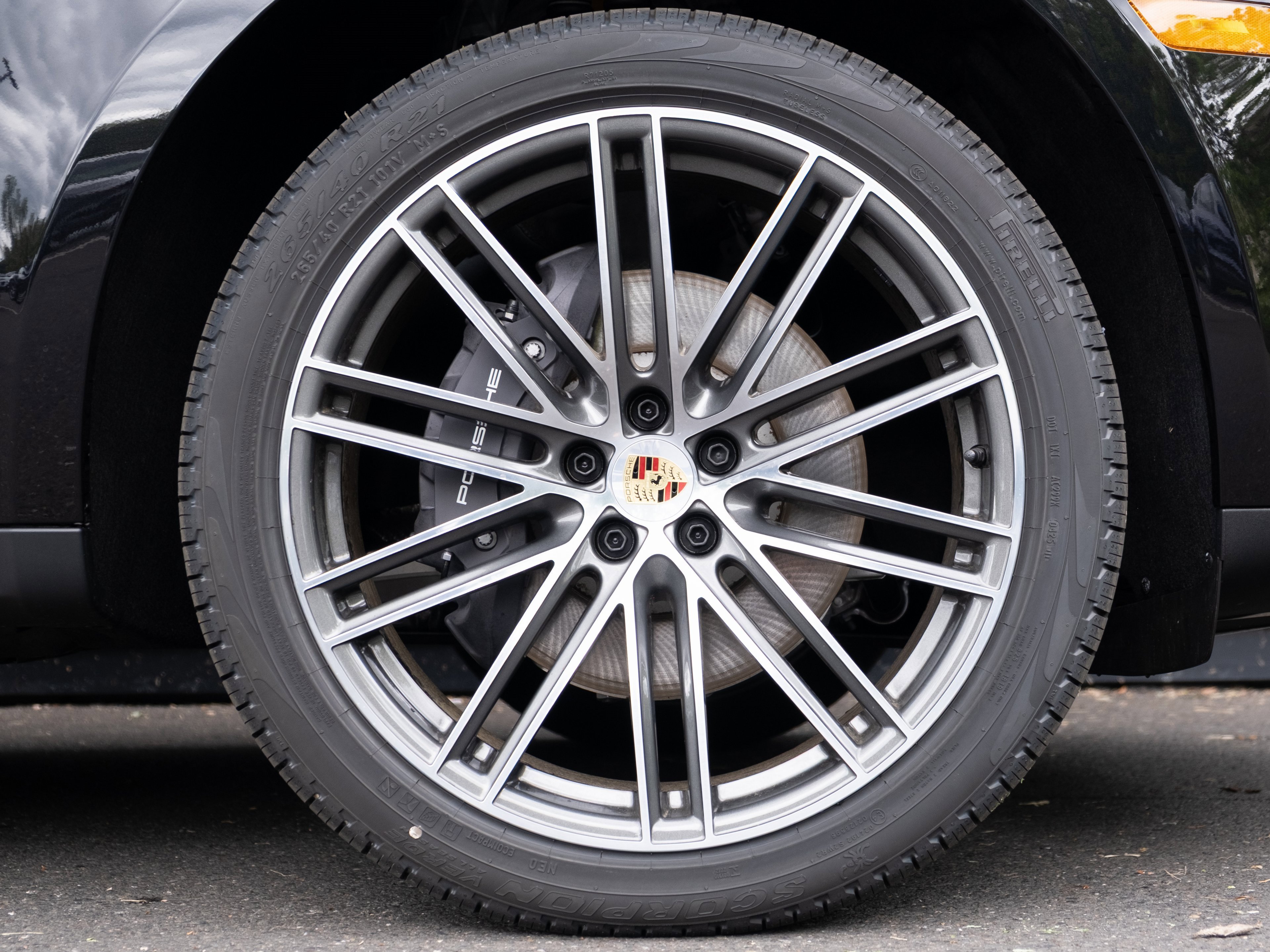 Certified 2025 Porsche Macan image 15