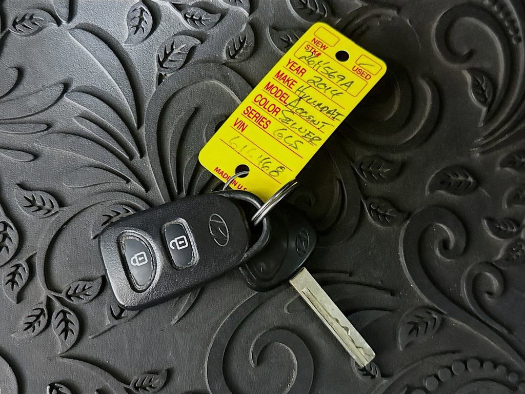 Used 2014 Hyundai Accent GLS FWD image 15