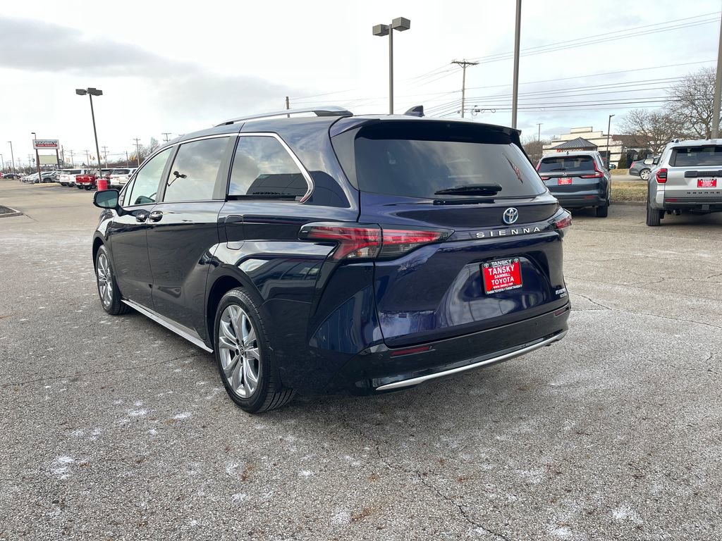 Certified 2022 Toyota Sienna Platinum image 3