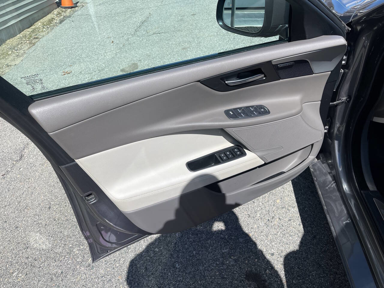 Used 2017 Jaguar XE Prestige image 9