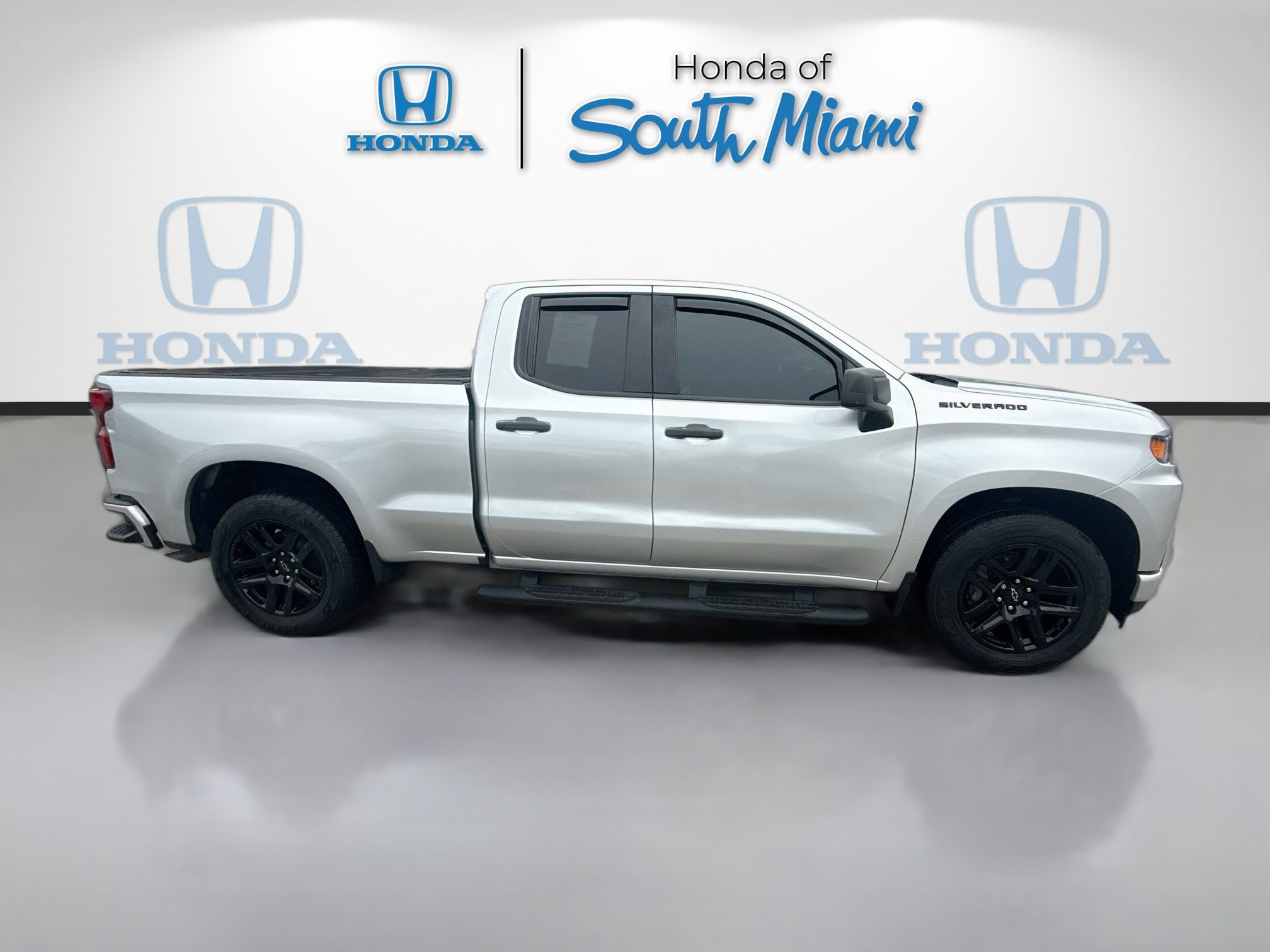 Used 2021 Chevrolet Silverado 1500 Custom w/ LPO, Blackout Package RWD image 8
