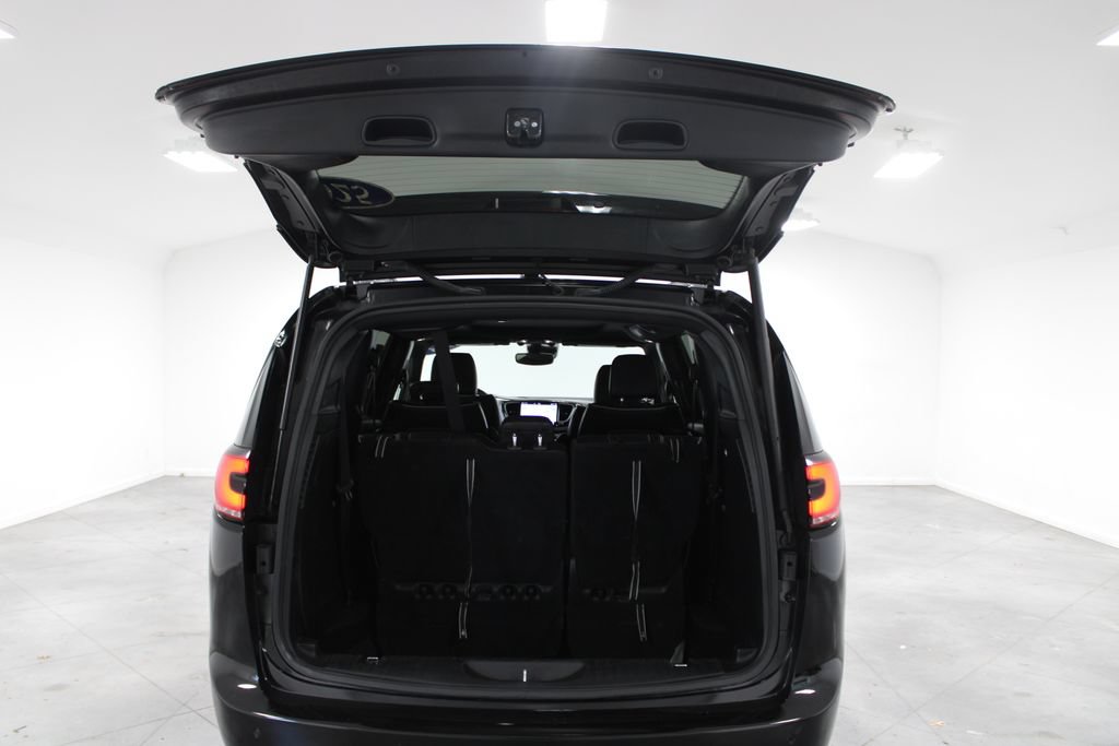 Used 2025 Chrysler Pacifica Limited FWD image 28