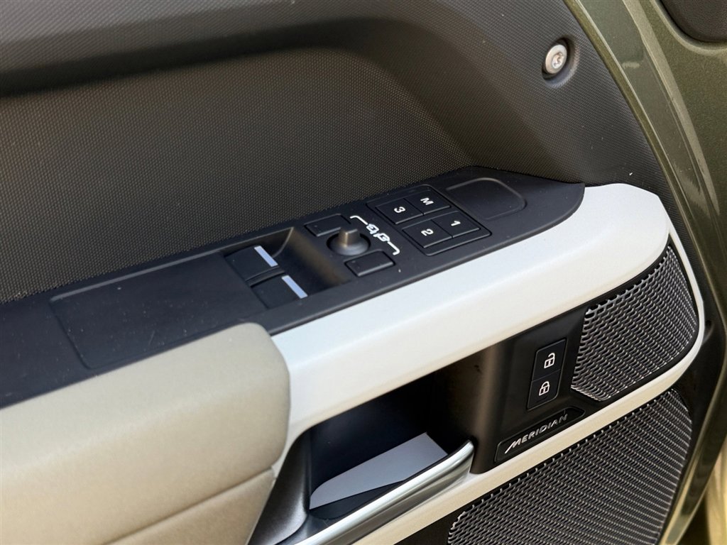 Used 2023 Land Rover Defender 90 S image 13