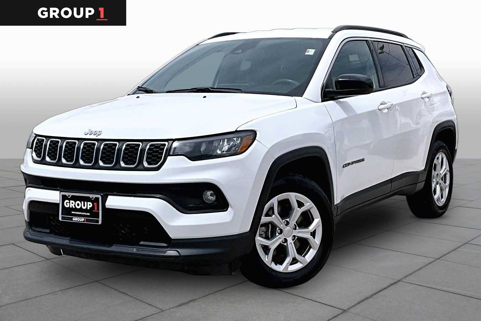Used 2024 Jeep Compass Latitude AWD/4WD image 1