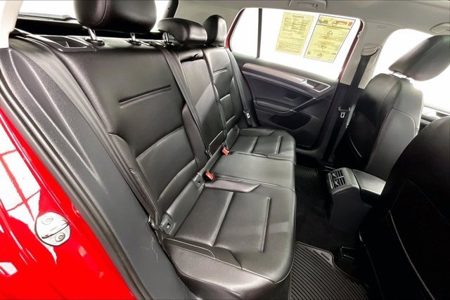 Used 2017 Volkswagen Golf SE image 19