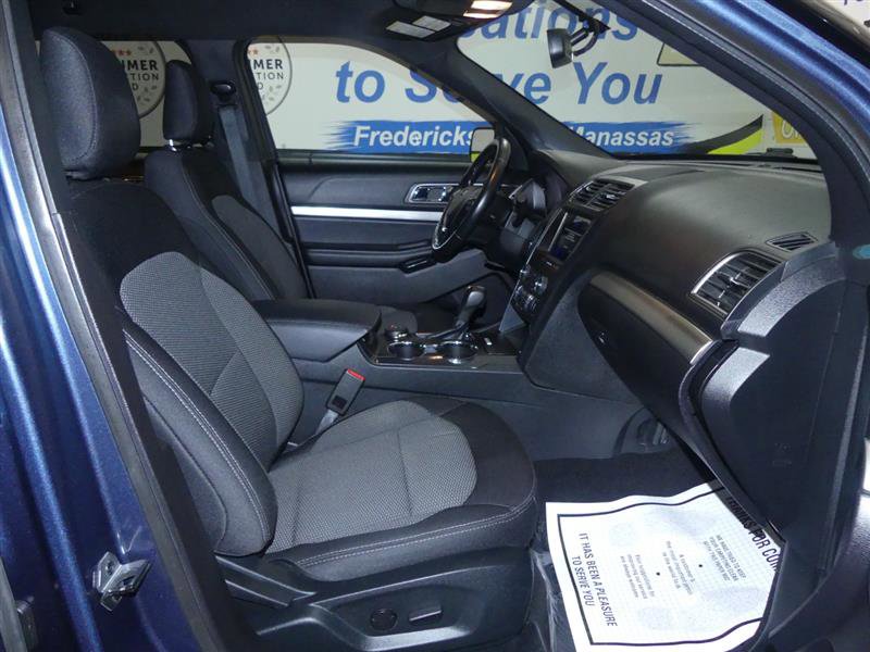 Used 2019 Ford Explorer XLT w/ Equipment Group 201A image 6