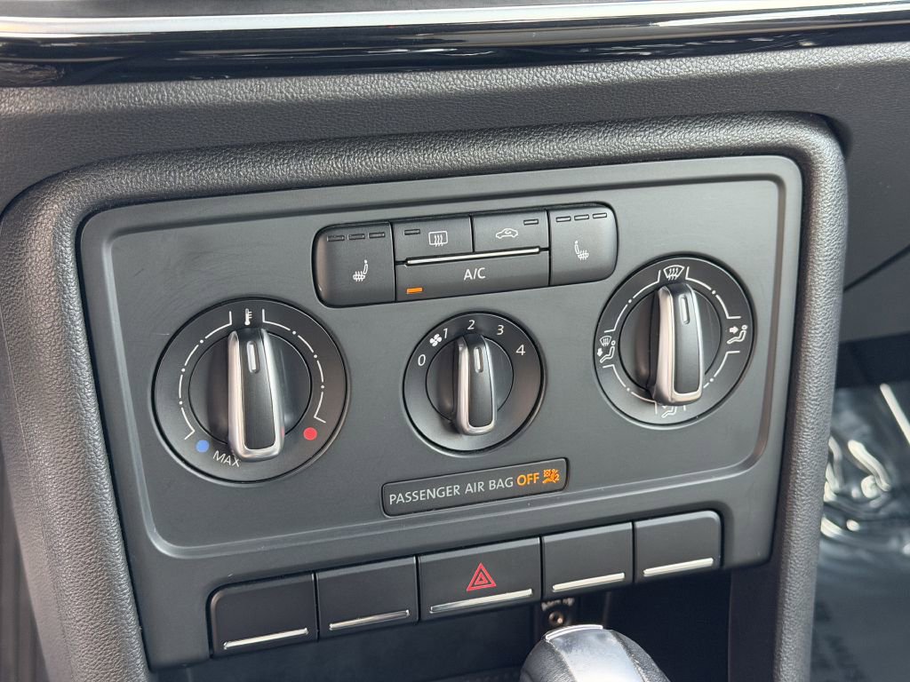 Used 2013 Volkswagen Beetle 2.5 50's Edition image 38