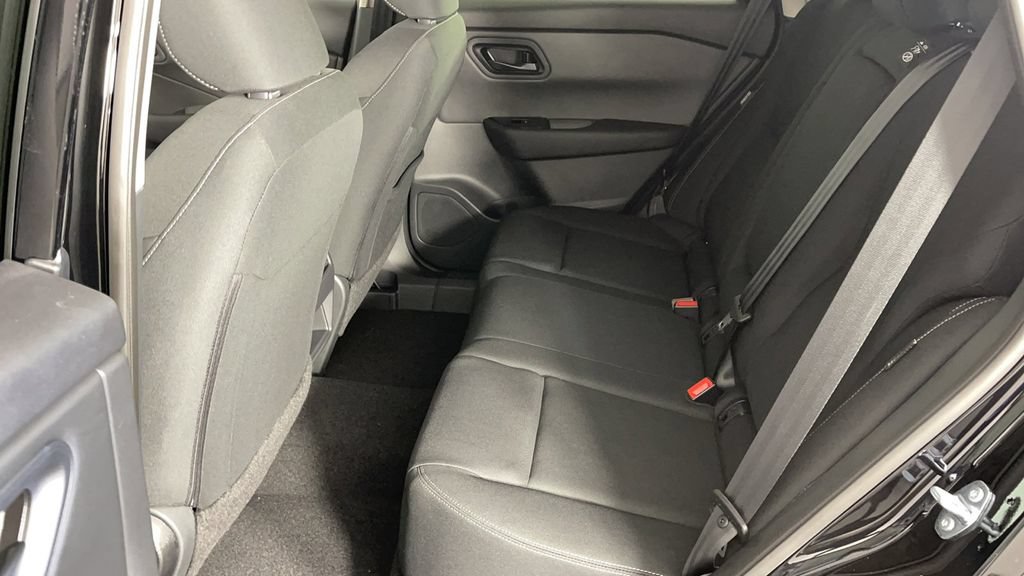 Used 2025 Nissan Rogue S FWD image 13