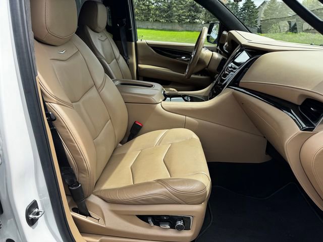 Used 2020 Cadillac Escalade Platinum RWD image 13