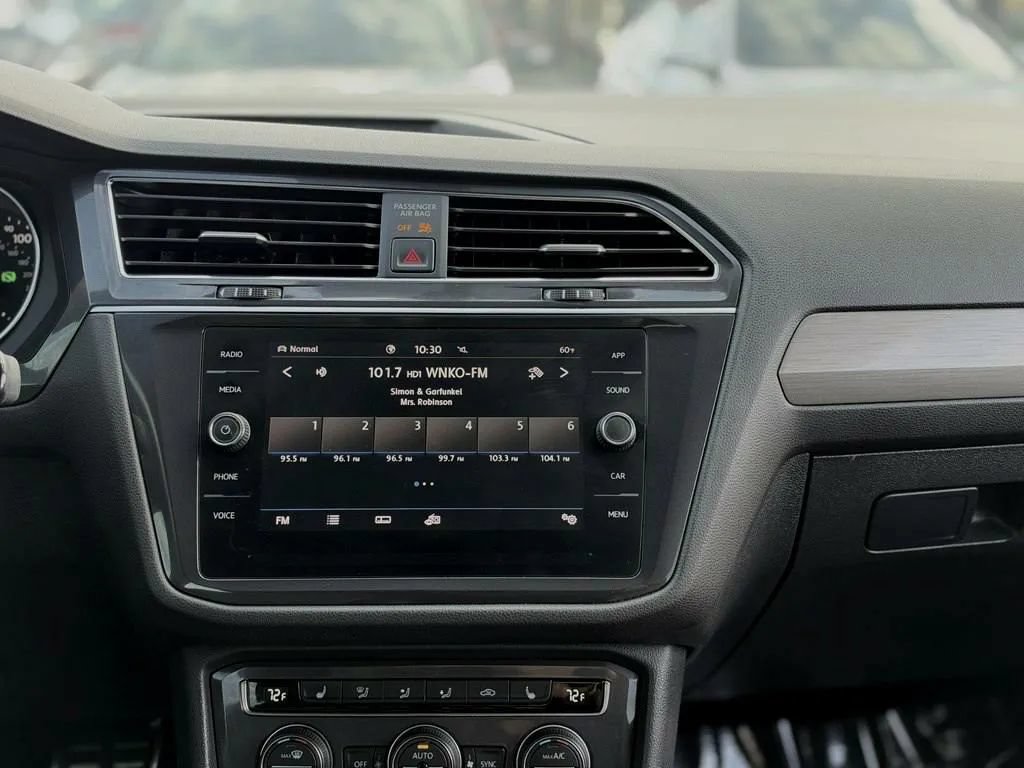 Used 2020 Volkswagen Tiguan SE R-Line AWD/4WD image 16