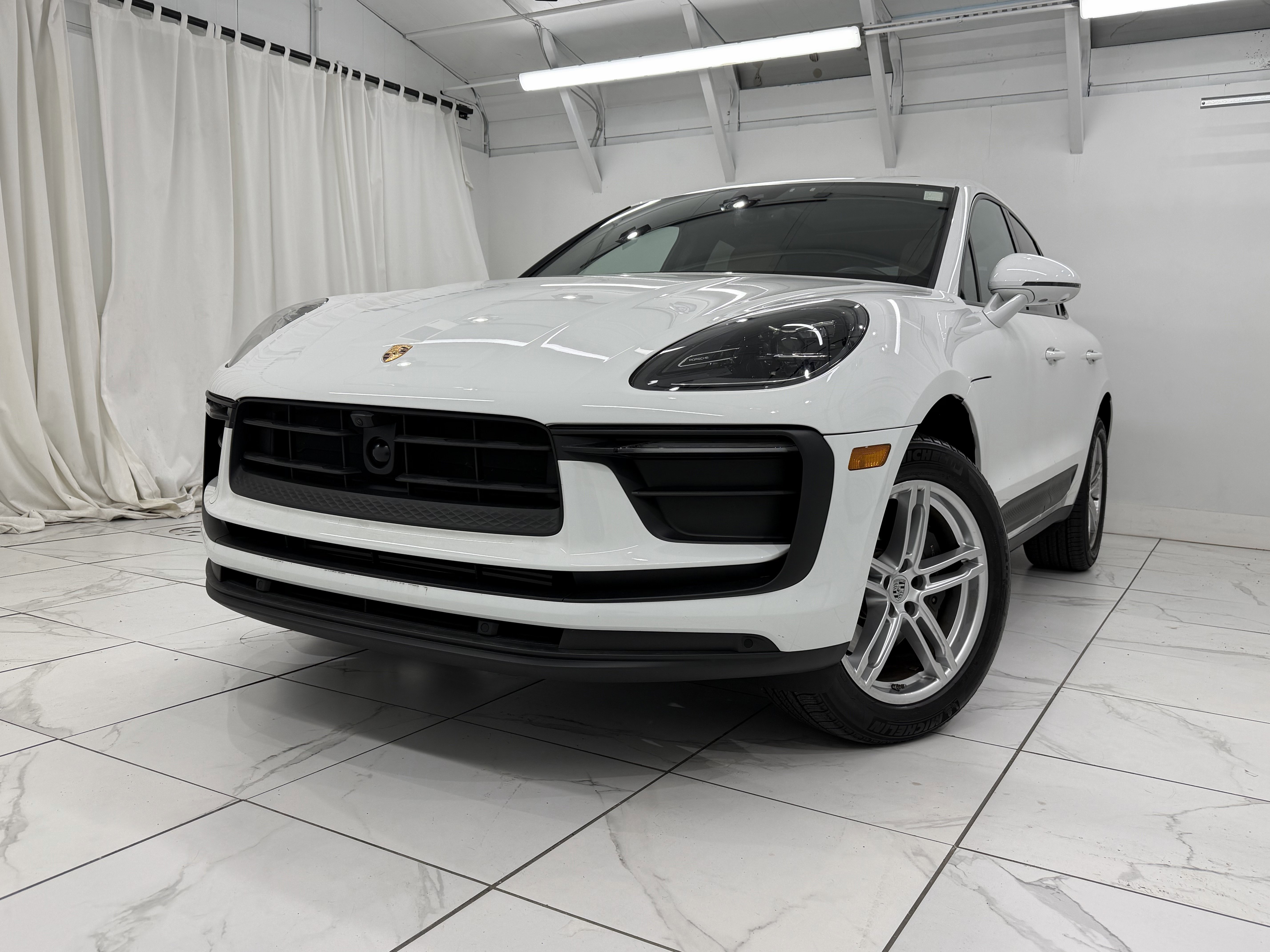 Certified 2025 Porsche Macan image 8