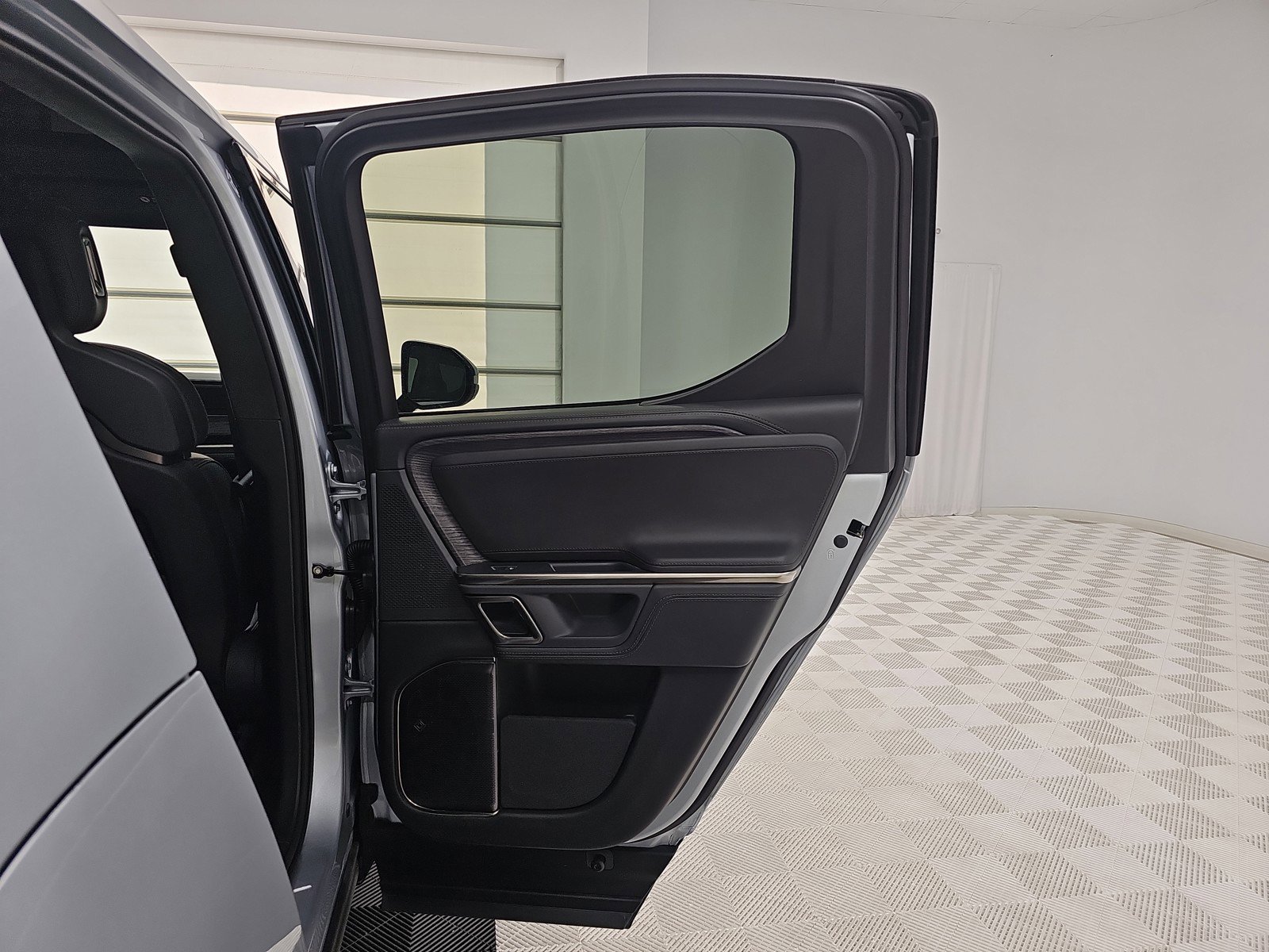 Used 2023 Rivian R1T Adventure image 19