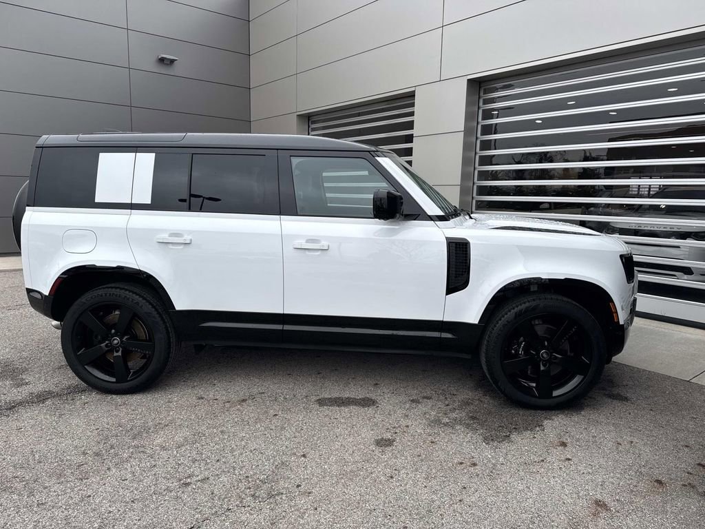 Used 2025 Land Rover Defender 110 V8 AWD/4WD image 8