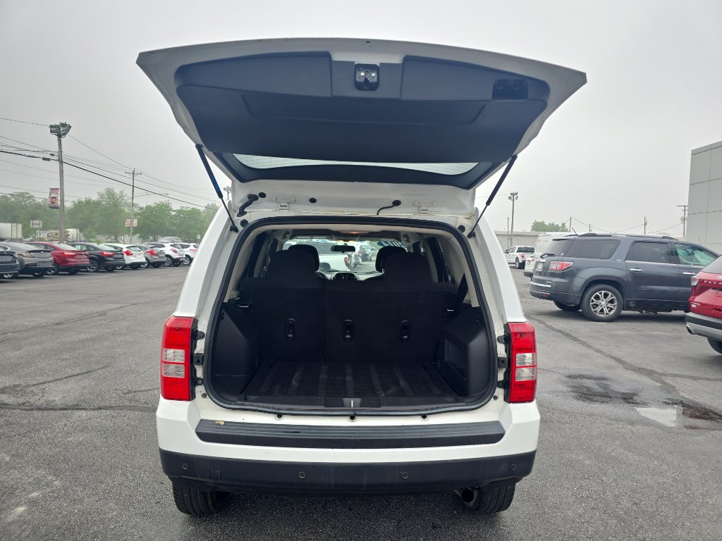 Used 2014 Jeep Patriot Sport image 9