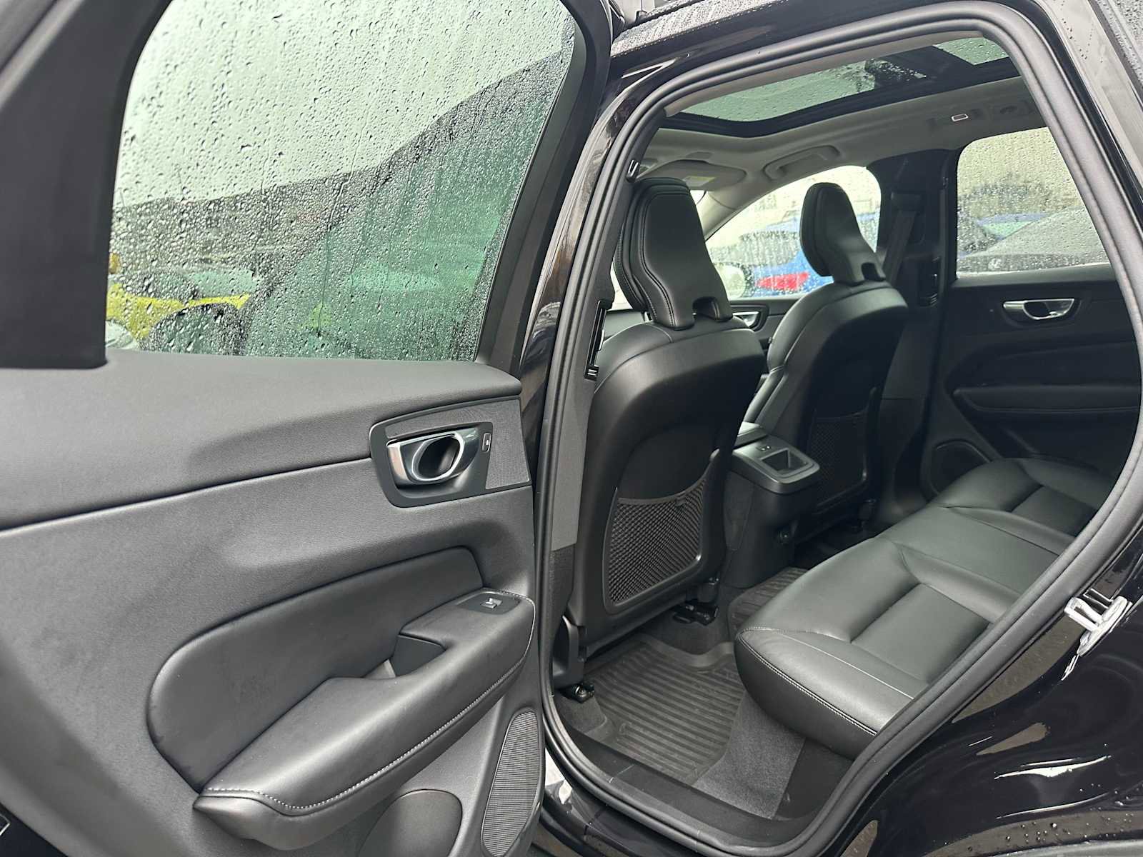 Used 2025 Volvo XC60 B5 Core w/ Protection Package Premier image 16