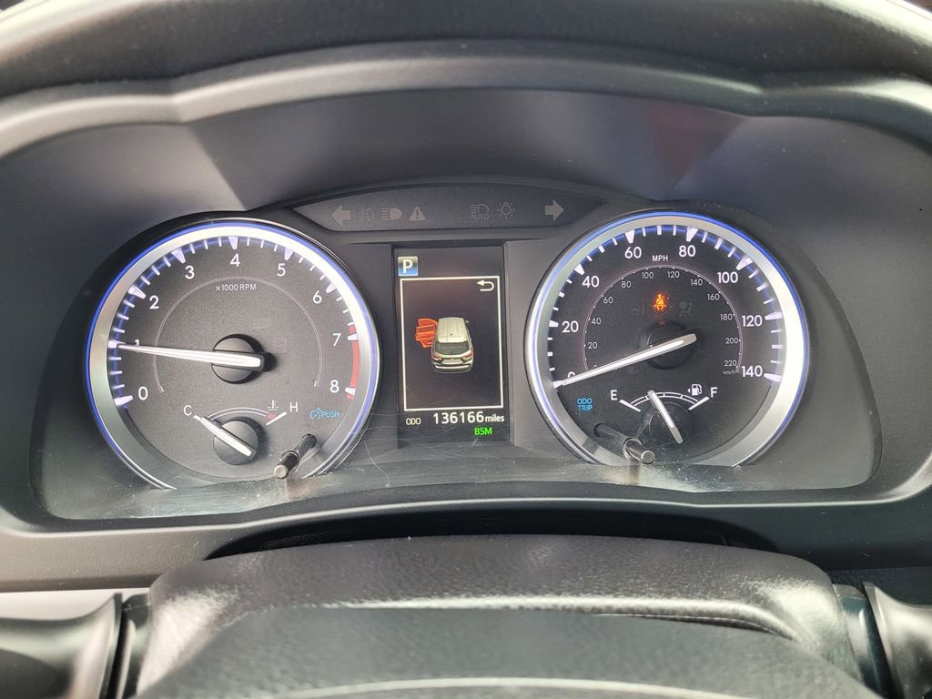 Used 2019 Toyota Highlander XLE image 24