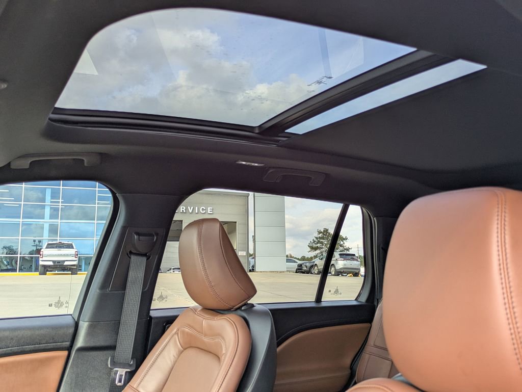 Used 2023 Lincoln Aviator Reserve w/ Equipment Group 201A image 11