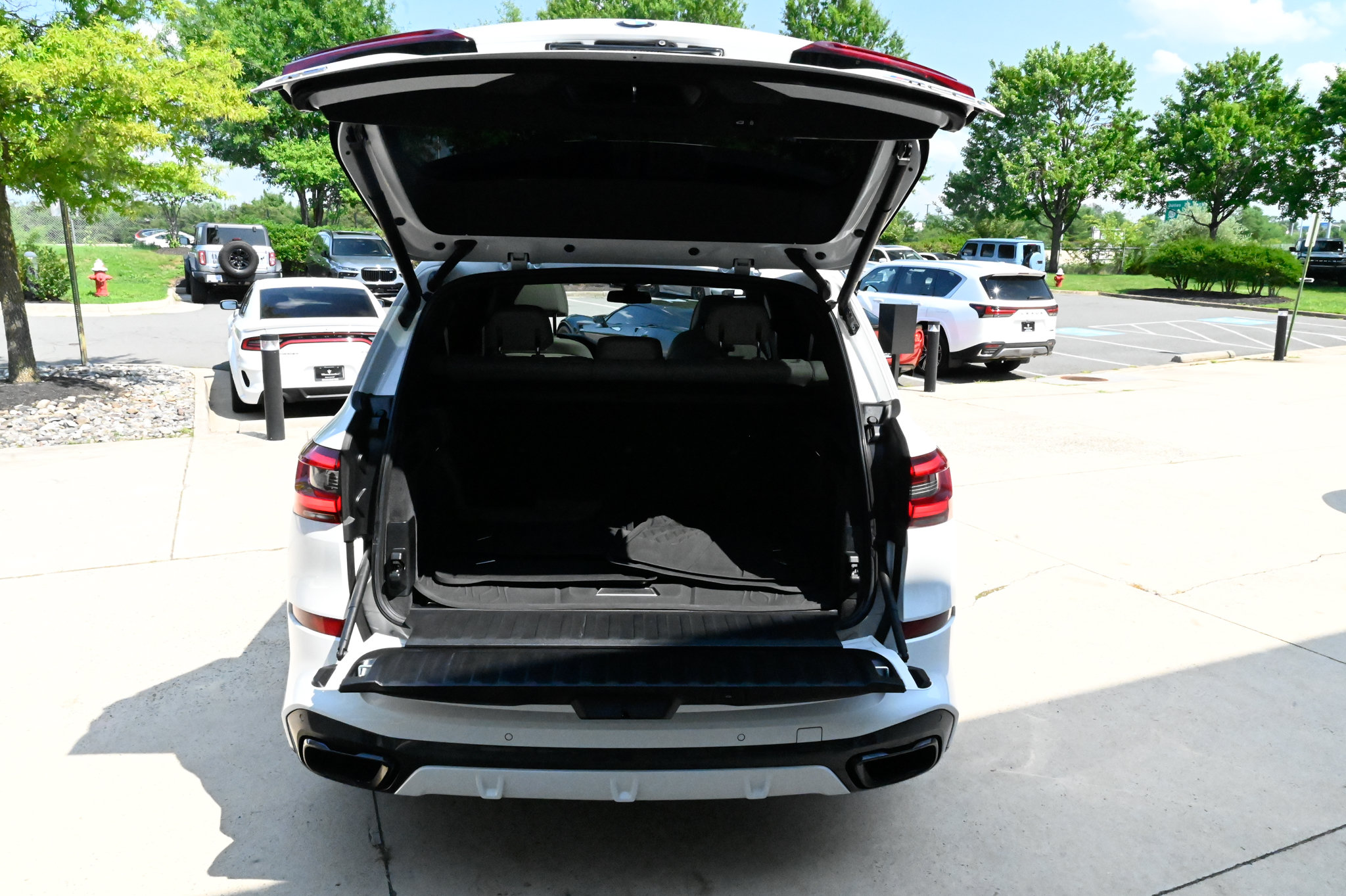 Used 2022 BMW X5 M50i w/ Executive Package AWD/4WD image 46