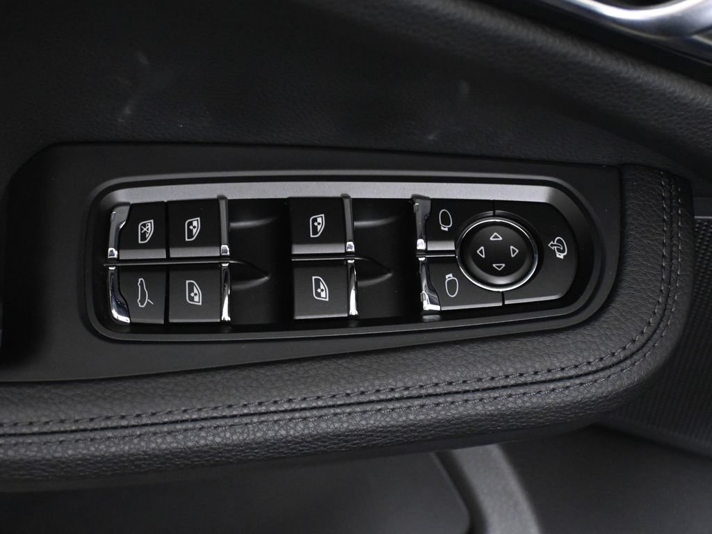 Used 2026 Porsche Macan S AWD/4WD image 33