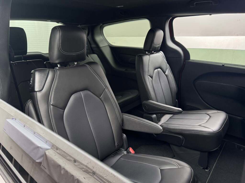 New 2026 Chrysler Pacifica Select image 19