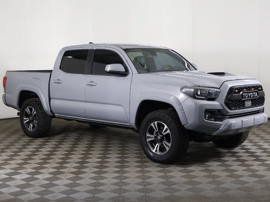 Used 2018 Toyota Tacoma TRD Sport AWD/4WD image 2