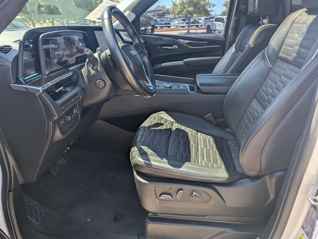 Certified 2023 Cadillac Escalade Sport Platinum w/ LPO, ONYX Package AWD/4WD image 18