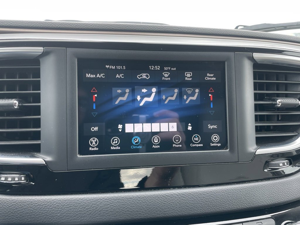 Used 2021 Chrysler Voyager Lxi image 18