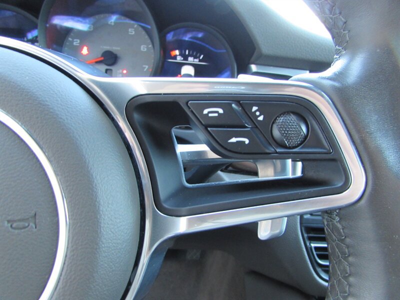 Used 2020 Porsche Macan S image 12