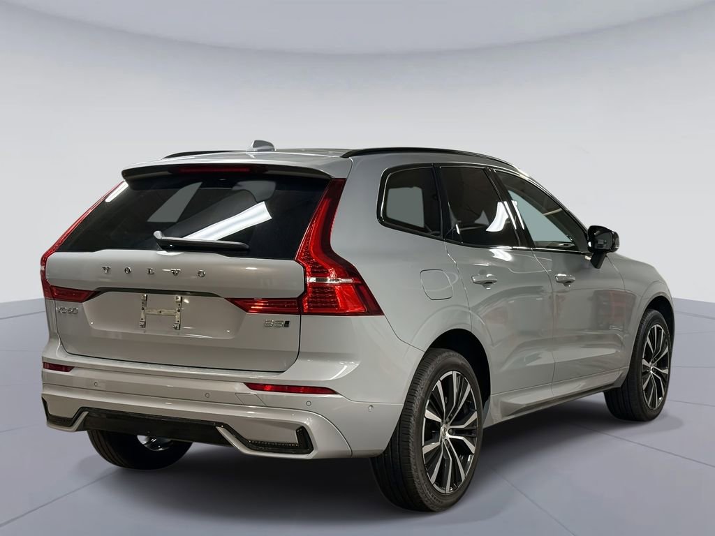 Used 2024 Volvo XC60 B5 Plus image 10