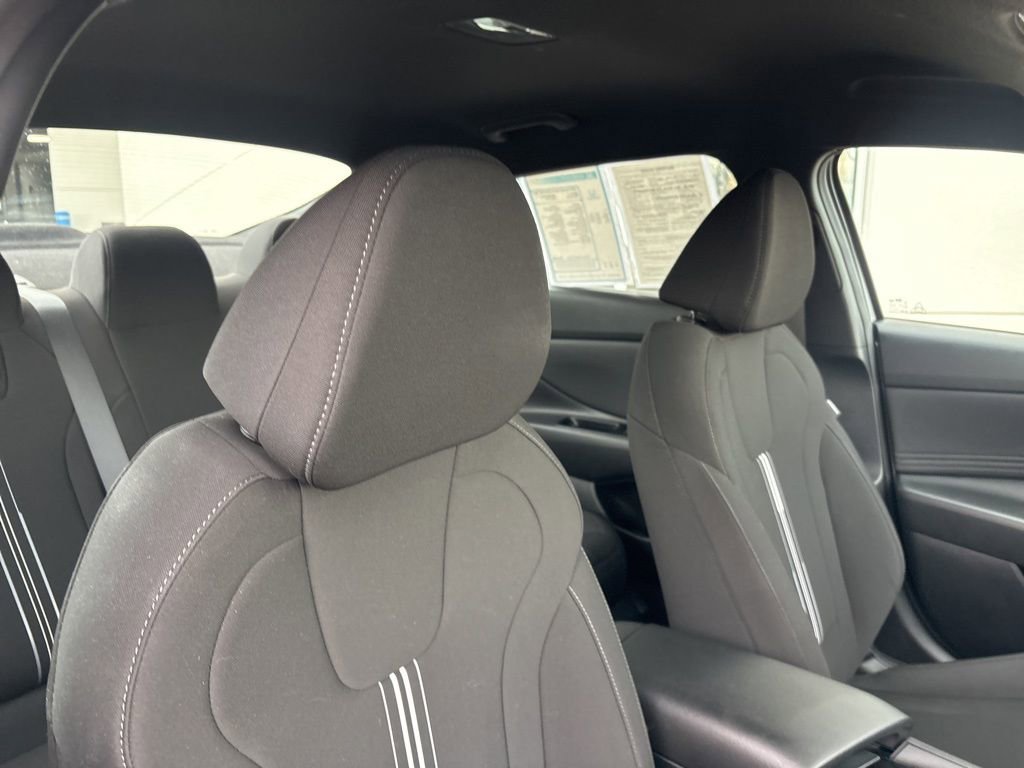 Used 2025 Hyundai Elantra SEL image 28