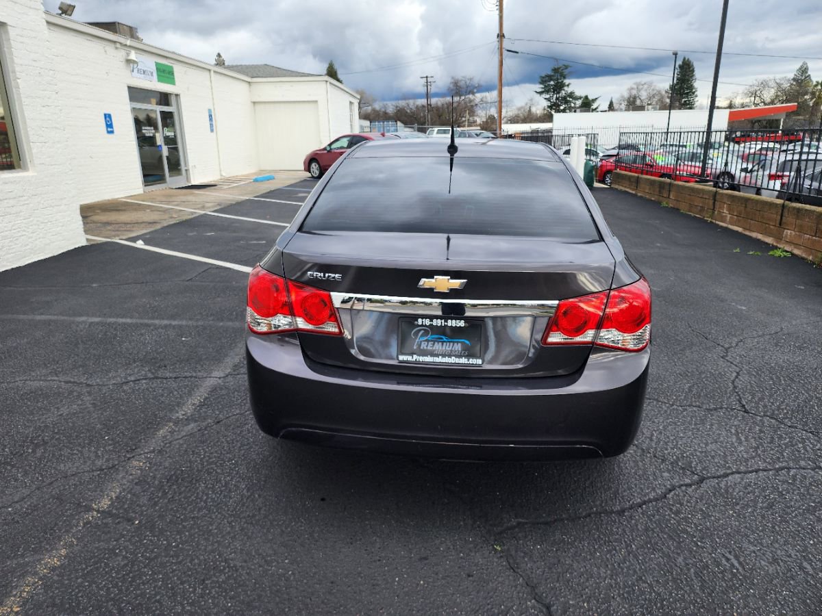 Used 2014 Chevrolet Cruze LS FWD image 4
