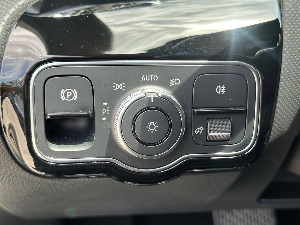 Used 2021 Mercedes-Benz A 220 image 24