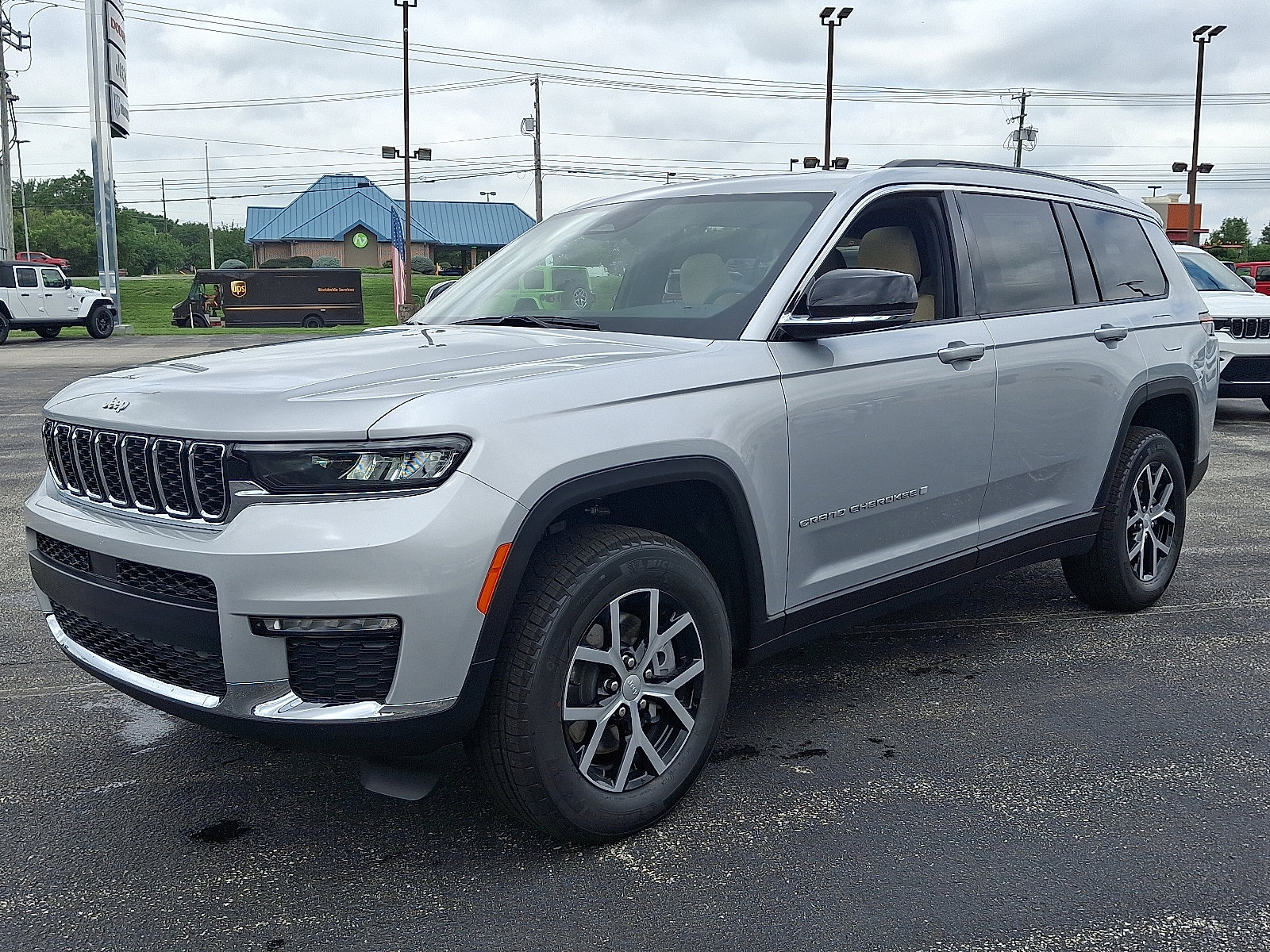 Used 2025 Jeep Grand Cherokee L Limited w/ Trailer Tow Package image 4