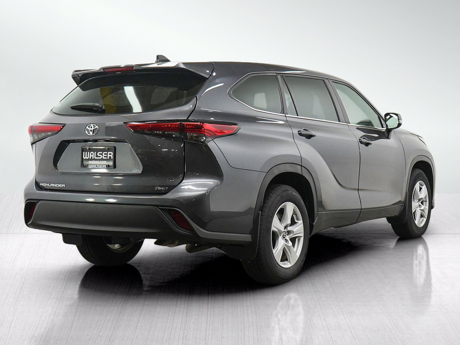 Used 2023 Toyota Highlander L AWD/4WD image 5
