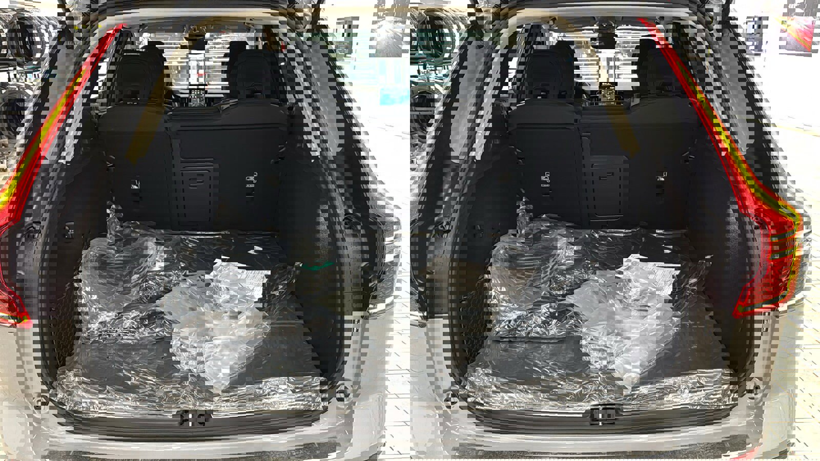 New 2026 Volvo XC60 T8 Plus w/ Protection Package Premier image 29