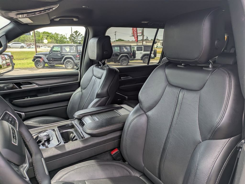 Used 2024 Jeep Wagoneer Series II w/ Flexible Seating Group image 15