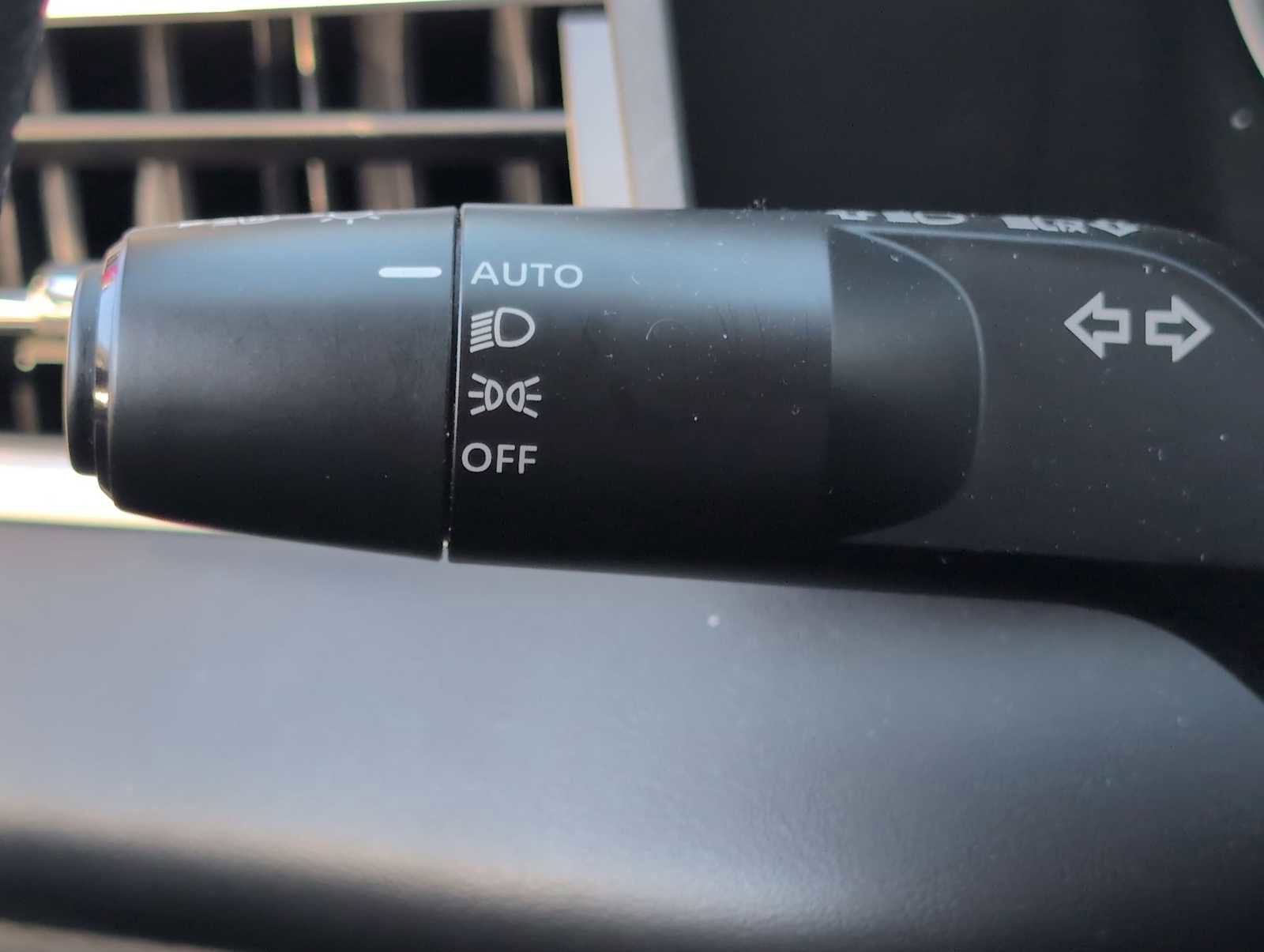 Used 2024 Mitsubishi Outlander ES image 27