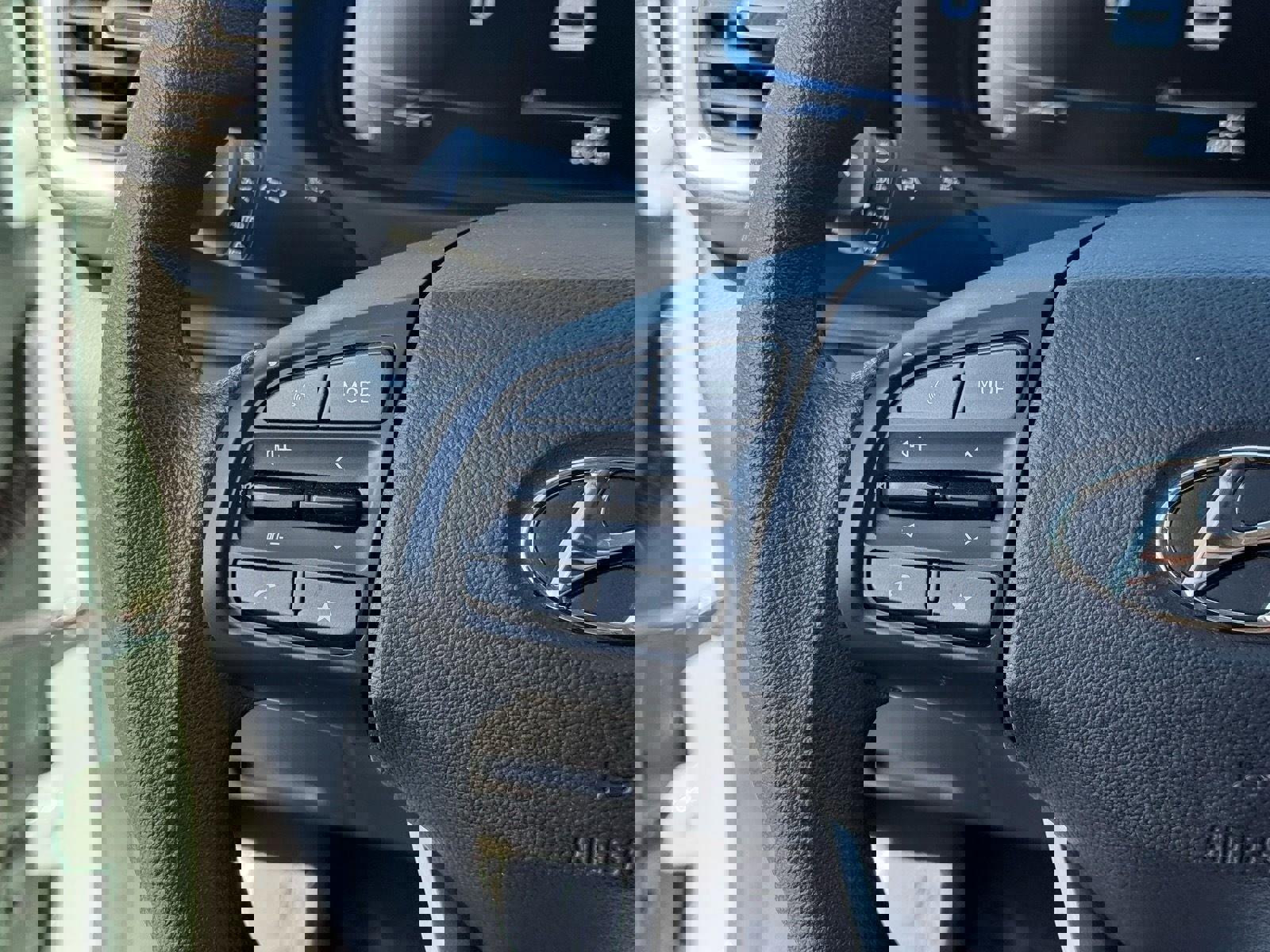 Used 2025 Hyundai Venue SE image 17