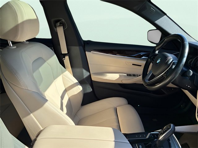 Used 2019 BMW 530e w/ Premium Package image 11