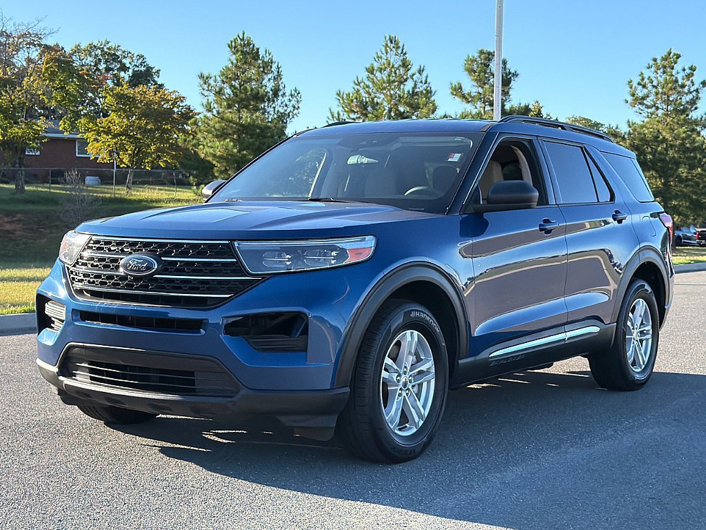 Used 2022 Ford Explorer XLT AWD/4WD image 5