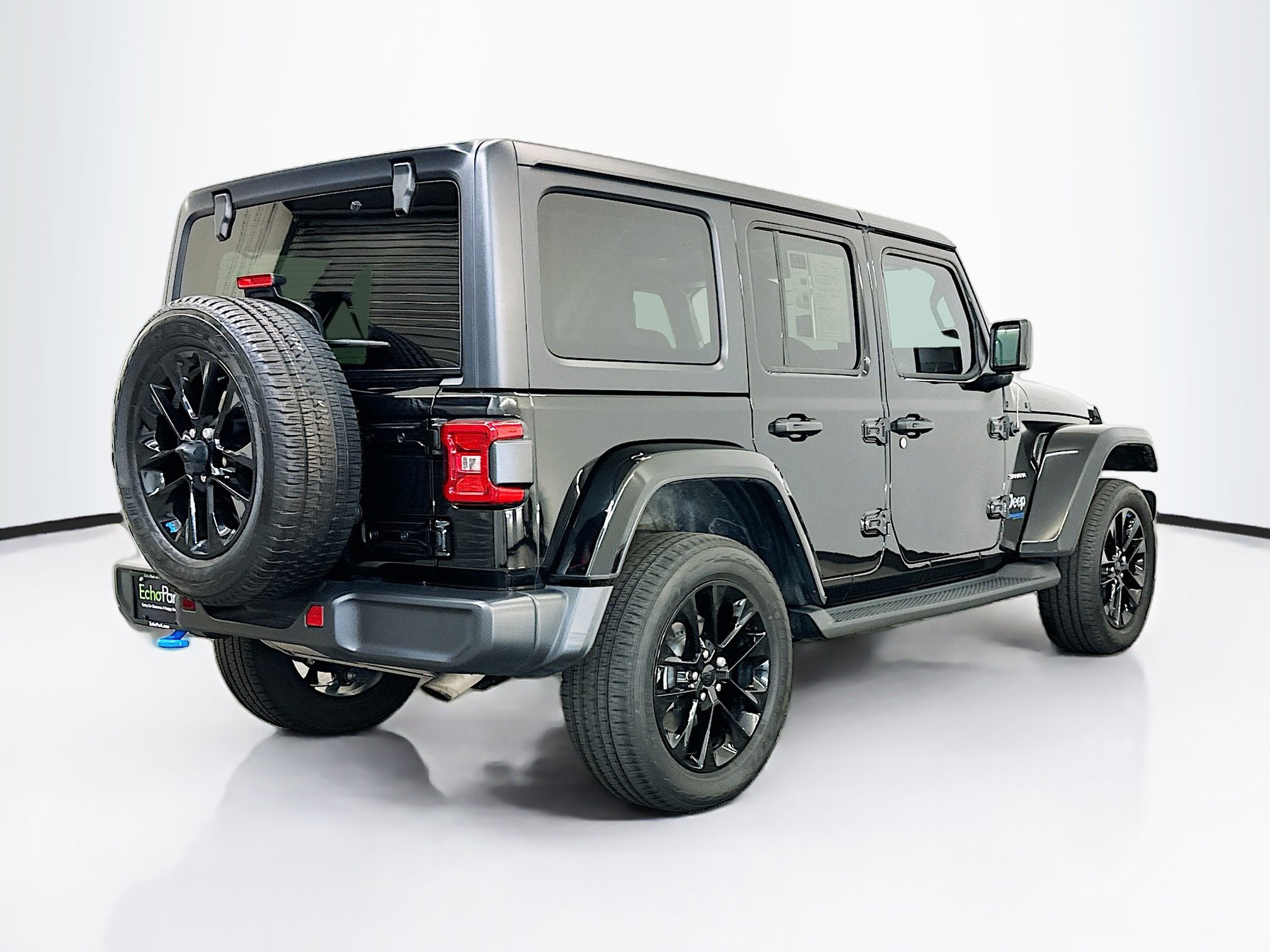 Used 2022 Jeep Wrangler Sahara w/ Cold Weather Group image 9