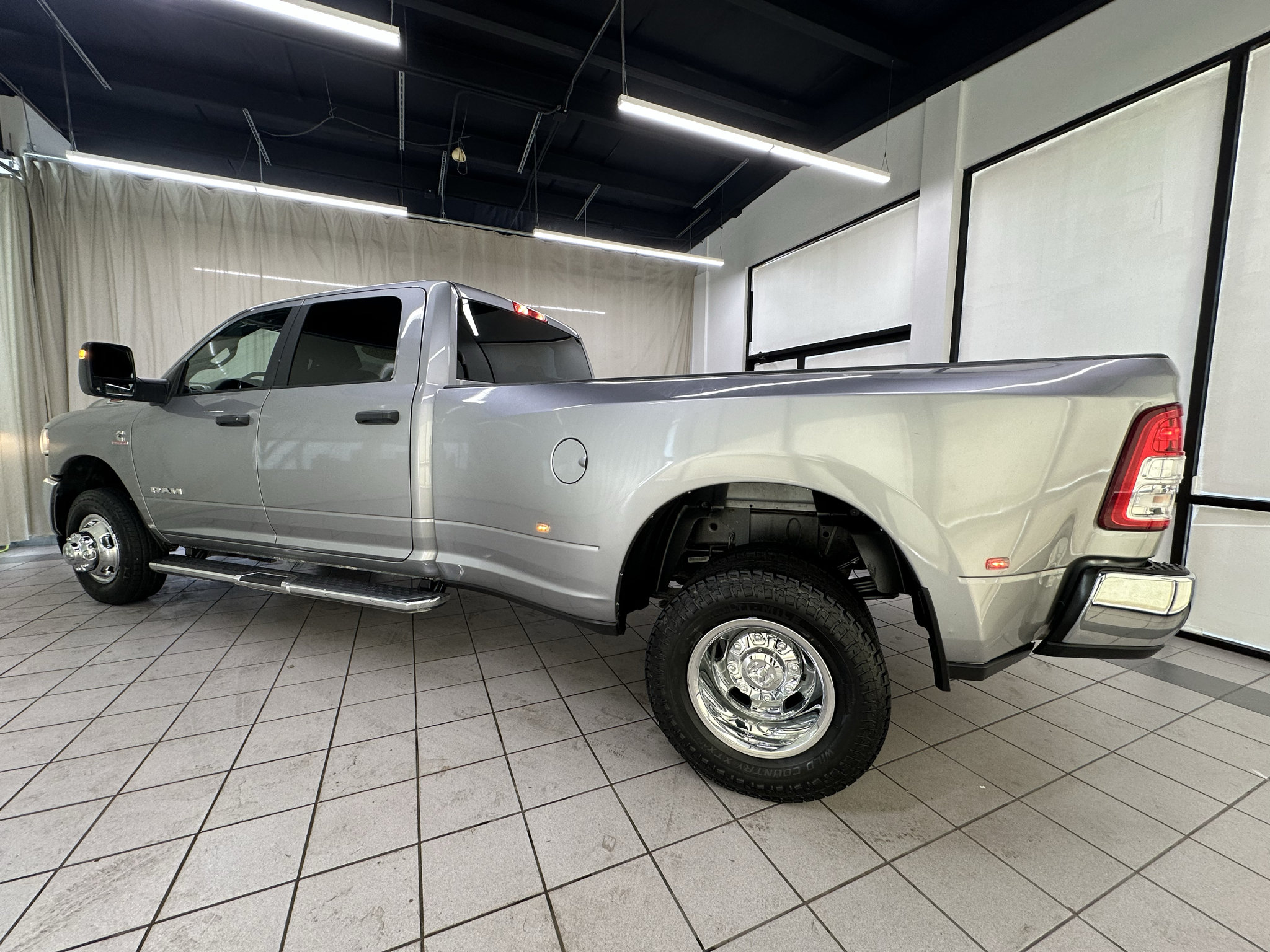 Used 2024 RAM 3500 Big Horn AWD/4WD image 8