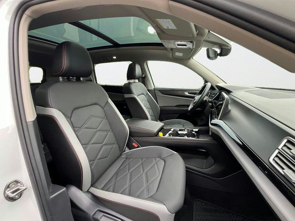 Certified 2024 Volkswagen Atlas Peak Edition SE AWD/4WD image 13