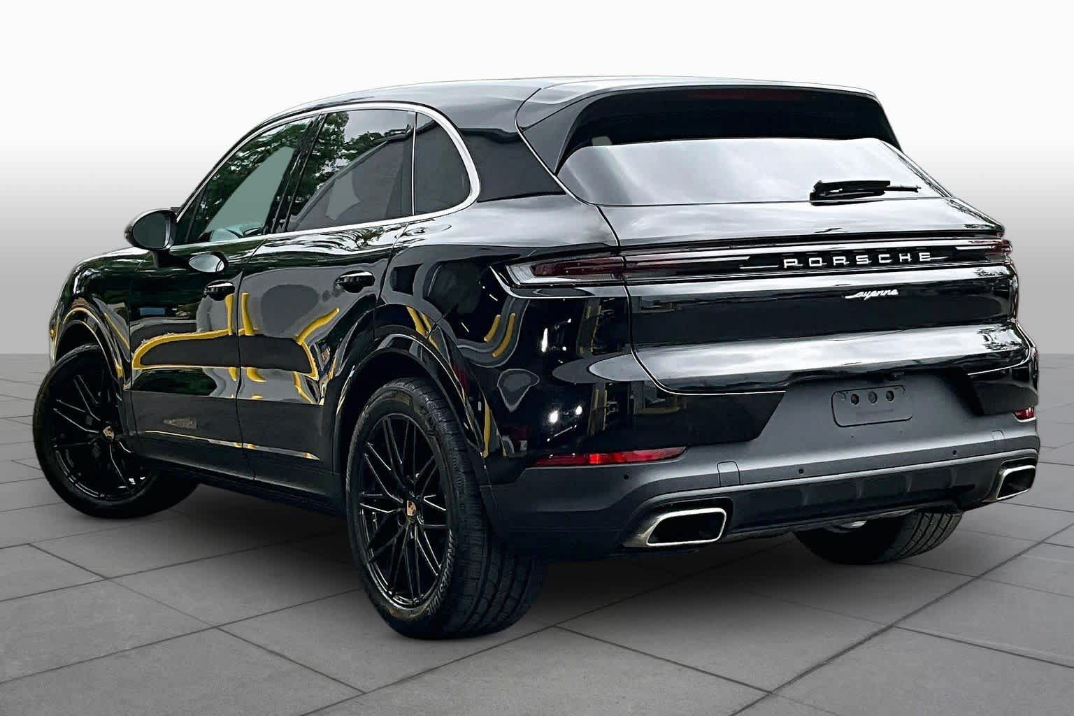 Used 2024 Porsche Cayenne AWD/4WD image 12