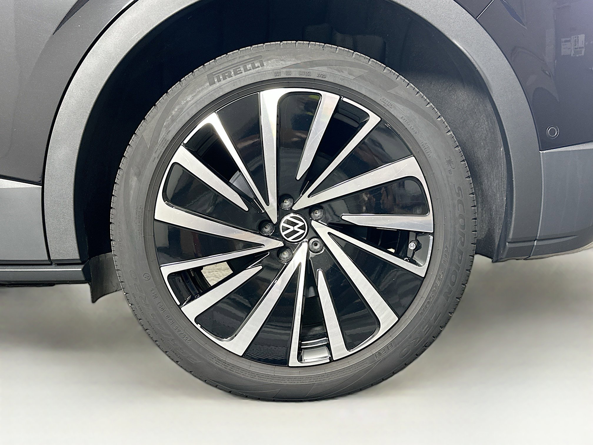 Used 2023 Volkswagen ID.4 Pro S Plus AWD/4WD image 11