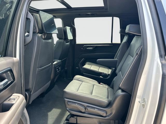 Used 2025 Chevrolet Suburban Premier AWD/4WD image 17