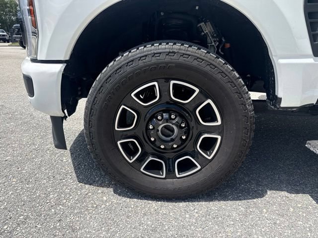 Certified 2025 Ford F250 Platinum w/ FX4 Off-Road Package AWD/4WD image 16