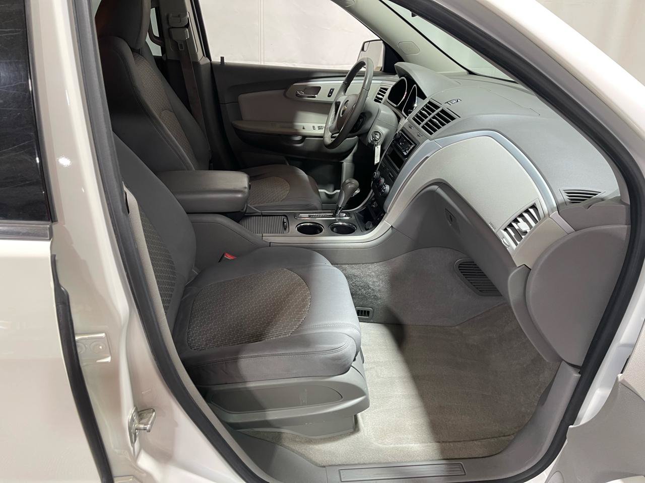 Used 2011 Chevrolet Traverse LT AWD/4WD image 12