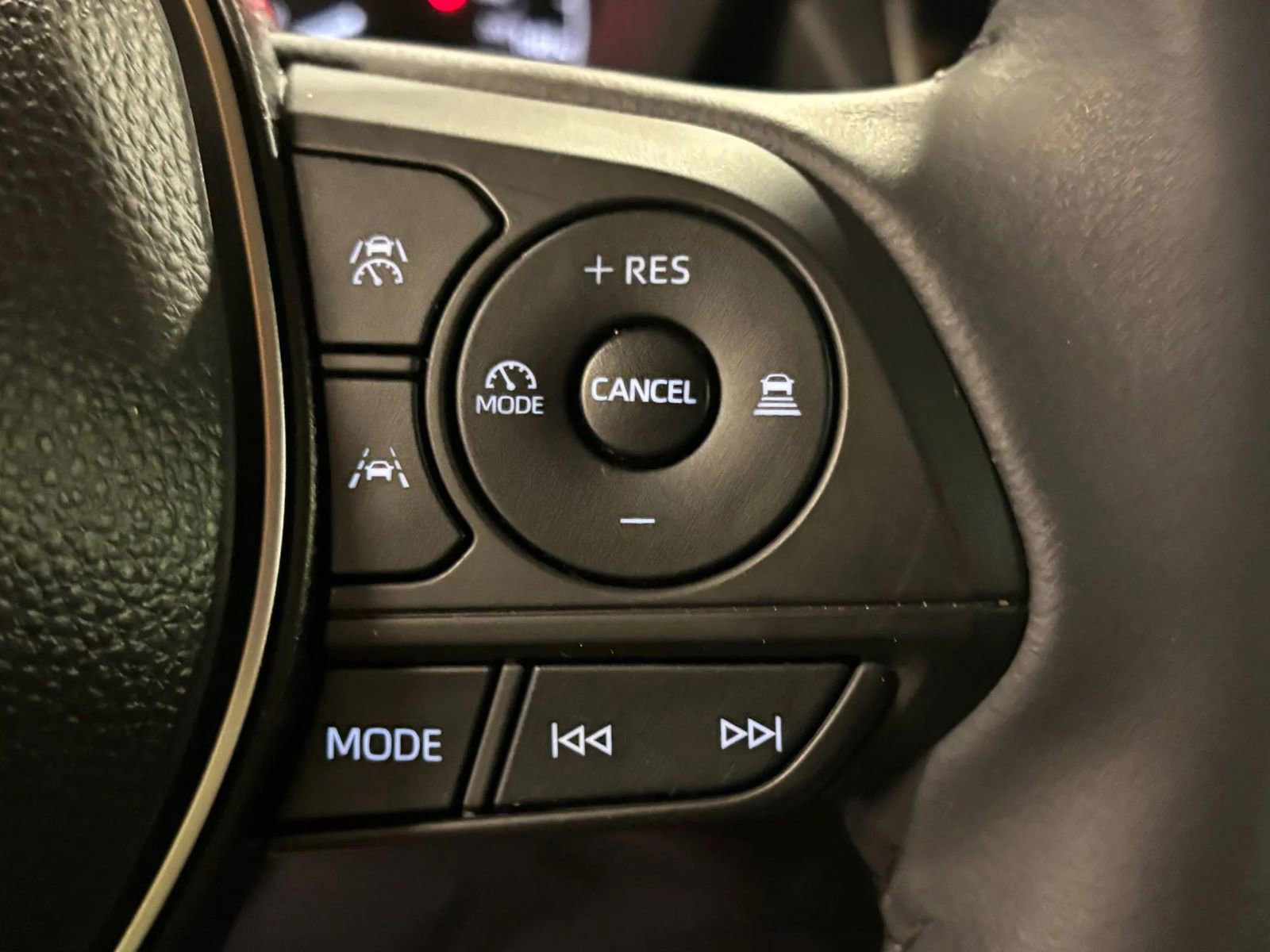 Used 2024 Toyota Corolla Cross LE image 44